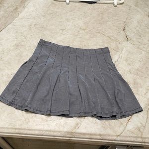 Tennis skirt by Tail, black and white checkered.
